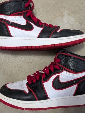 Nike Air Jordan 1 OG Bloodline High Black Red Bred We